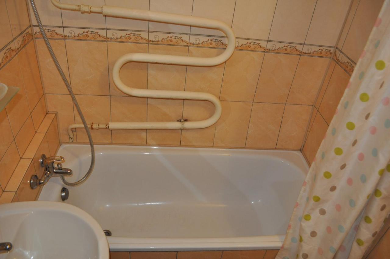 Apartment For Rent Reasonable Price クレメンチューク エクステリア 写真